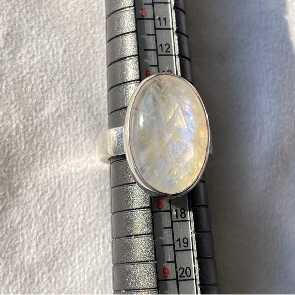 Elegant Silver and Blue Large Moonstone Cabochon Ring Size 7 - Picture 7 of 11
